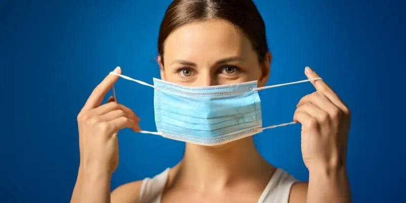 7-cach-deo-khau-trang-de-giam-mun