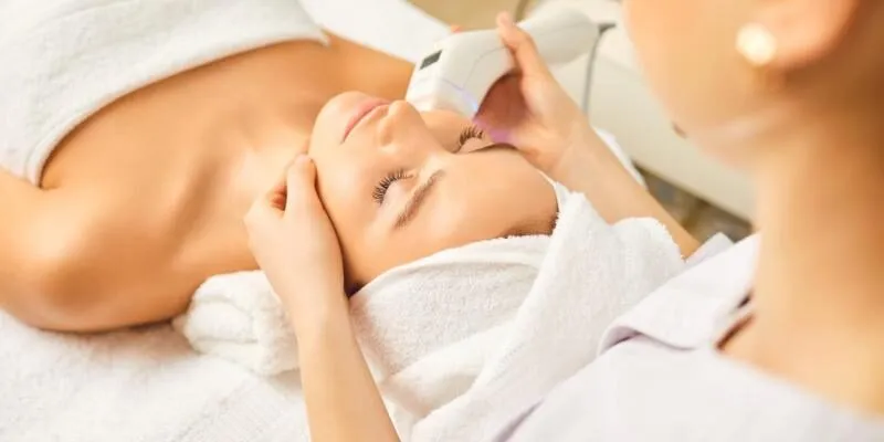 uu-dai-he-2022-vien-tham-my-voza