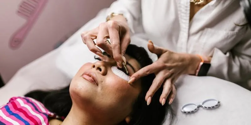 dieu-tri-tham-quang-mat-cong-nghe-gold-laser